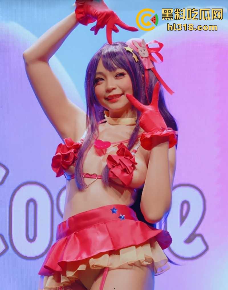台湾COSPIE同人动漫展!性感嫩模上演暴露cos,衣着寸缕展示巨乳翘臀,纯纯的女优比脱衣大会!