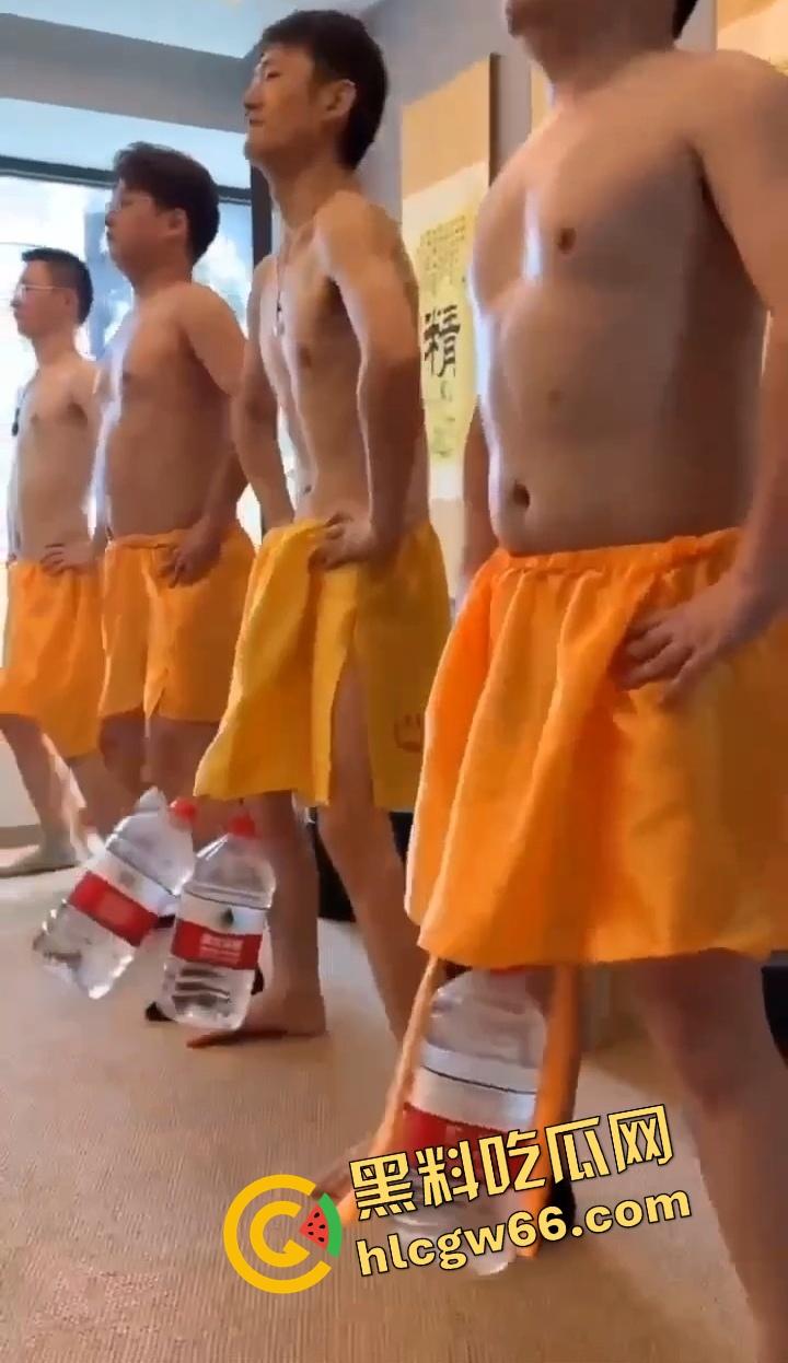 坠蛋狠人现身，农夫山泉挂蛋蛋只是日常，吊妹子上天才是绝活，这根铁鸡儿能打穿玄武门！