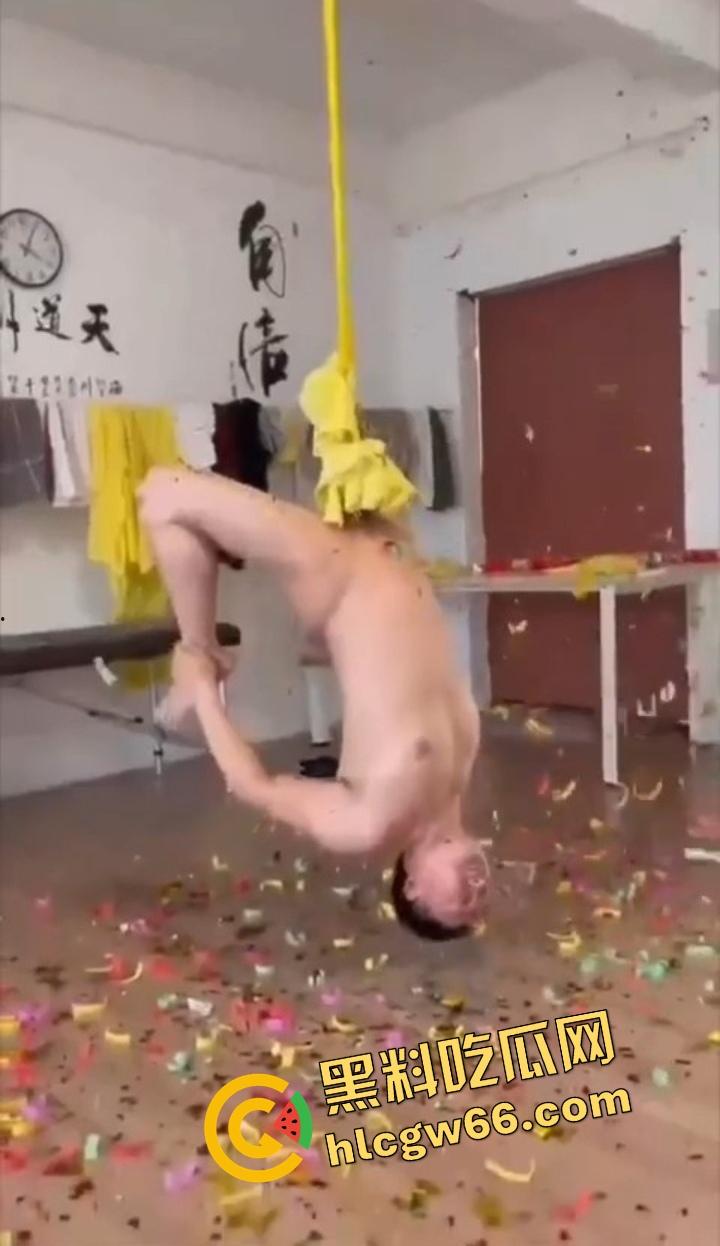 坠蛋狠人现身,农夫山泉挂蛋蛋只是日常,吊妹子上天才是绝活,这根铁鸡儿能打穿玄武门!