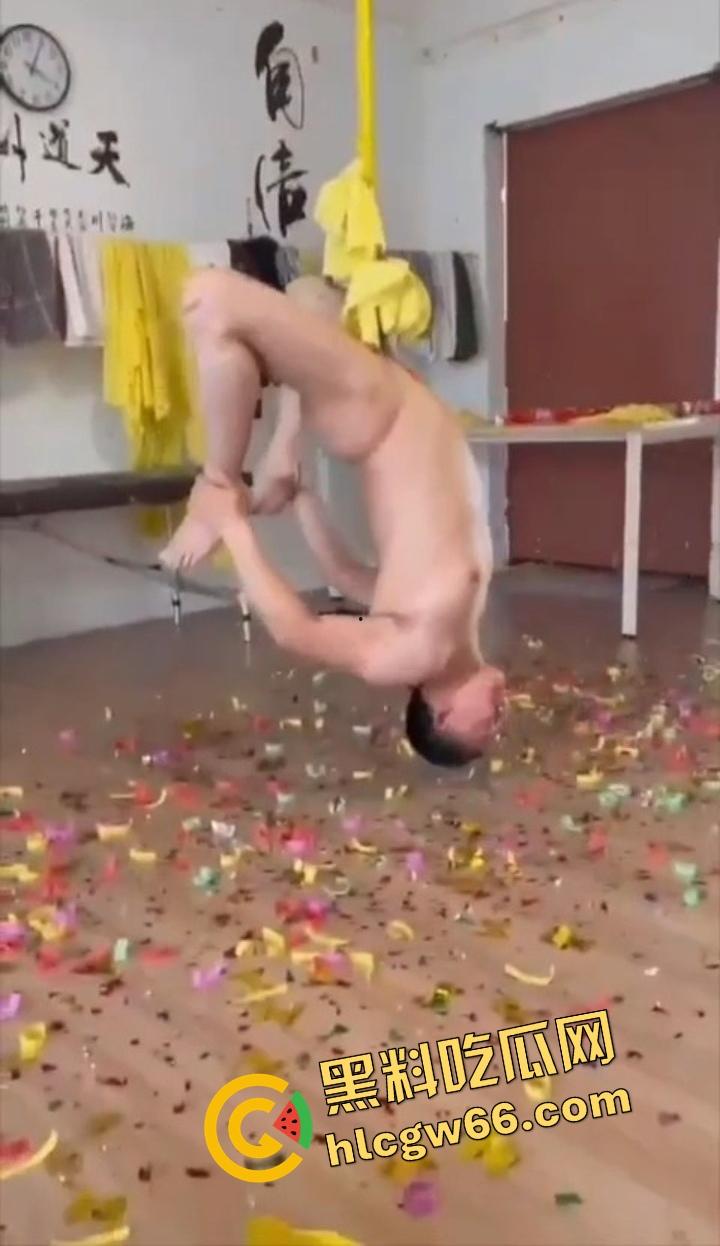 坠蛋狠人现身,农夫山泉挂蛋蛋只是日常,吊妹子上天才是绝活,这根铁鸡儿能打穿玄武门!