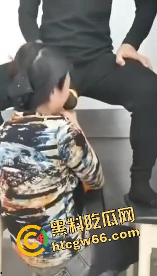 坠蛋狠人现身,农夫山泉挂蛋蛋只是日常,吊妹子上天才是绝活,这根铁鸡儿能打穿玄武门!