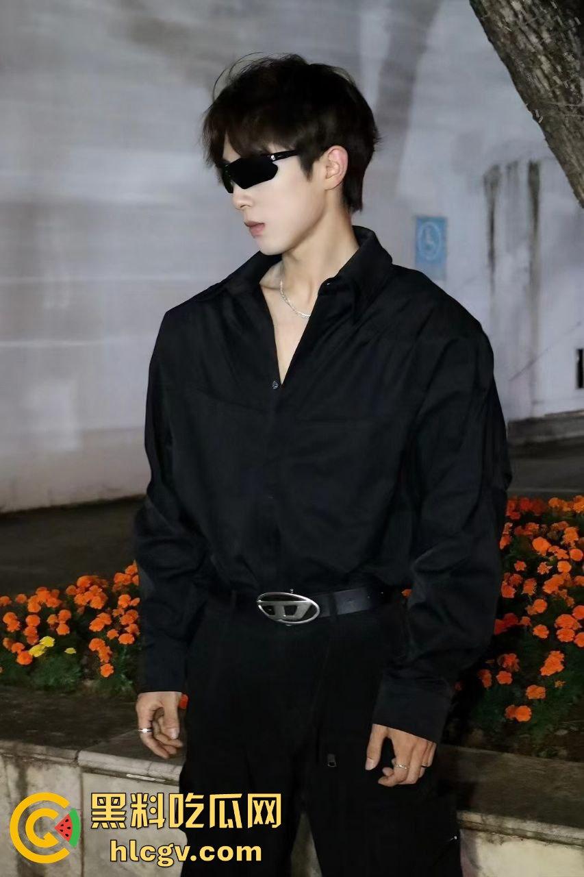 金华『蔡徐坤』搞定美女老师,已婚女教师『刘徐轶琛』偷情男学生,老公曝光实锤视频,婚内出轨大戏全面曝光!