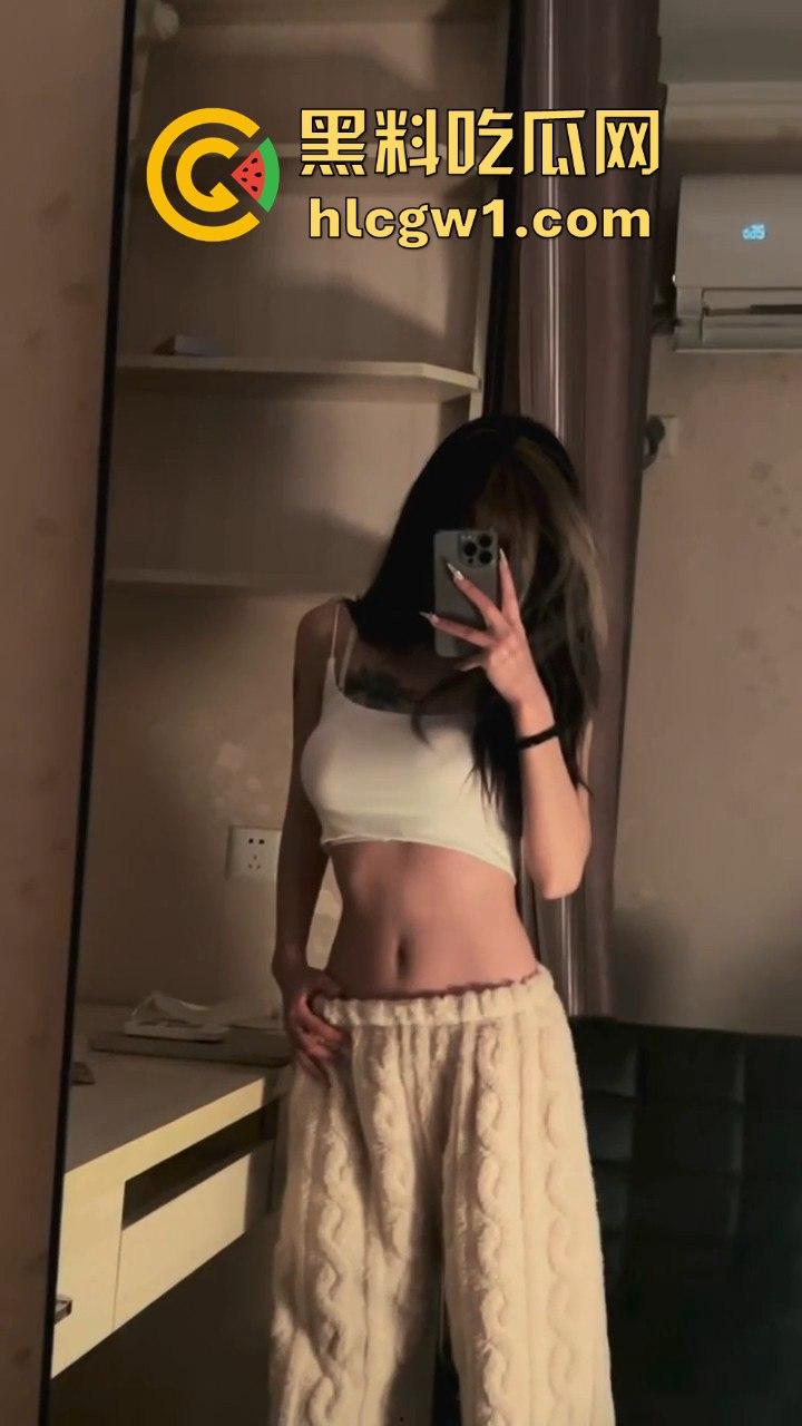 杭州外国语长腿学生妹『 陈雯 』被调教大神操到飞升!从单人啪啪到多人狂操,叫得像头小野猪!