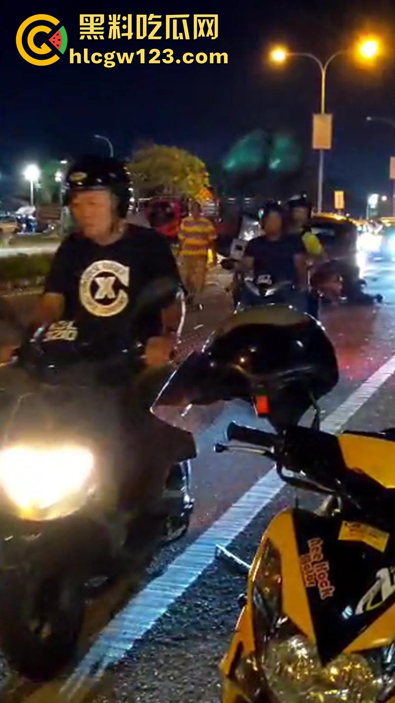 马来西亚血腥车祸现场,华裔驾车相撞导致2死4伤,现场血肉模糊胆小者勿入,现场画面流出!