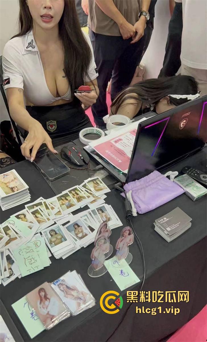 独家直击!带粉丝云打卡台湾成人展,三上悠亚比屏幕更美更性感,完爆国内漫展,台妹赞到爆!