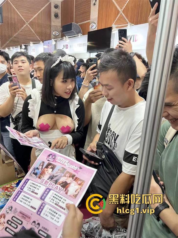 独家直击!带粉丝云打卡台湾成人展,三上悠亚比屏幕更美更性感,完爆国内漫展,台妹赞到爆!