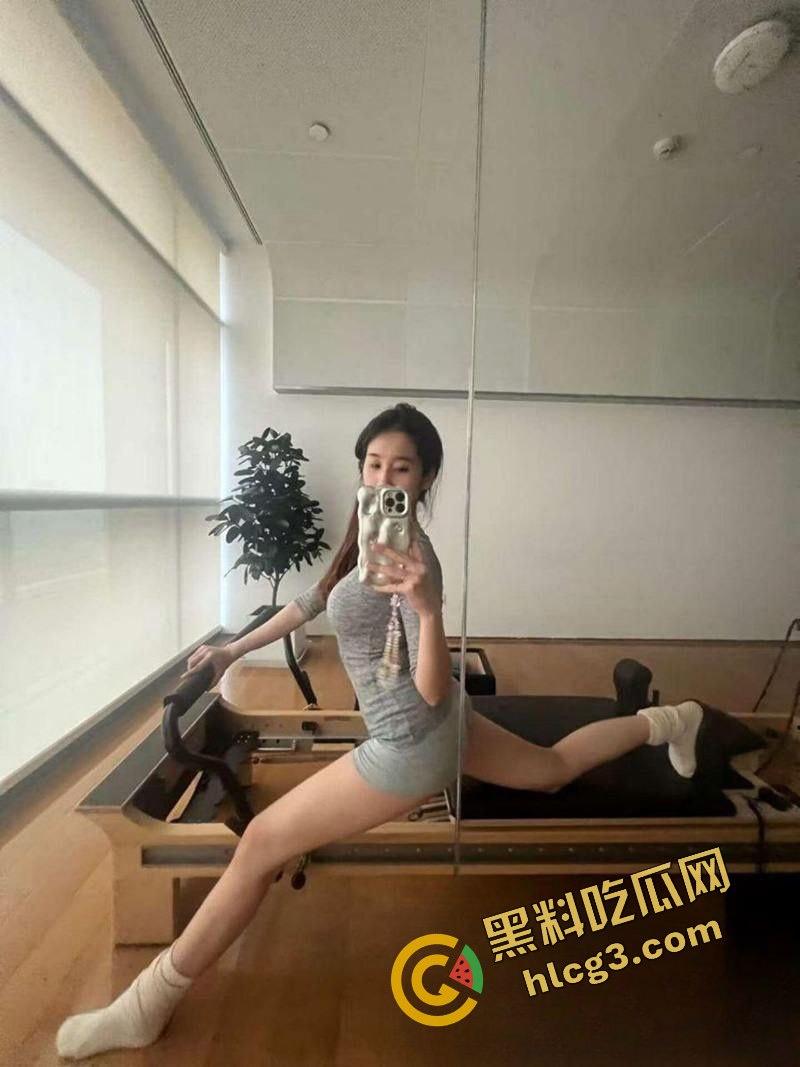 南京健身女教练『赵丽妍』被富豪大哥健身办年卡拿下 SM道具调教电逼 颜射淫叫不断!