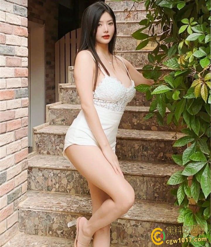 台湾巨乳肥臀黑丝性感大长腿反差母狗【mie】,土豪重金购买自慰抠逼肛塞,性感巨乳丝袜自慰嫩穴,假屌猛插嫩穴白浆四溢。