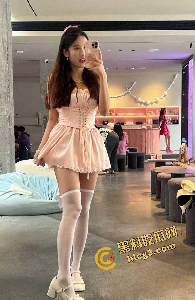 南京健身女教练『赵丽妍』被富豪大哥健身办年卡拿下 SM道具调教电逼 颜射淫叫不断!