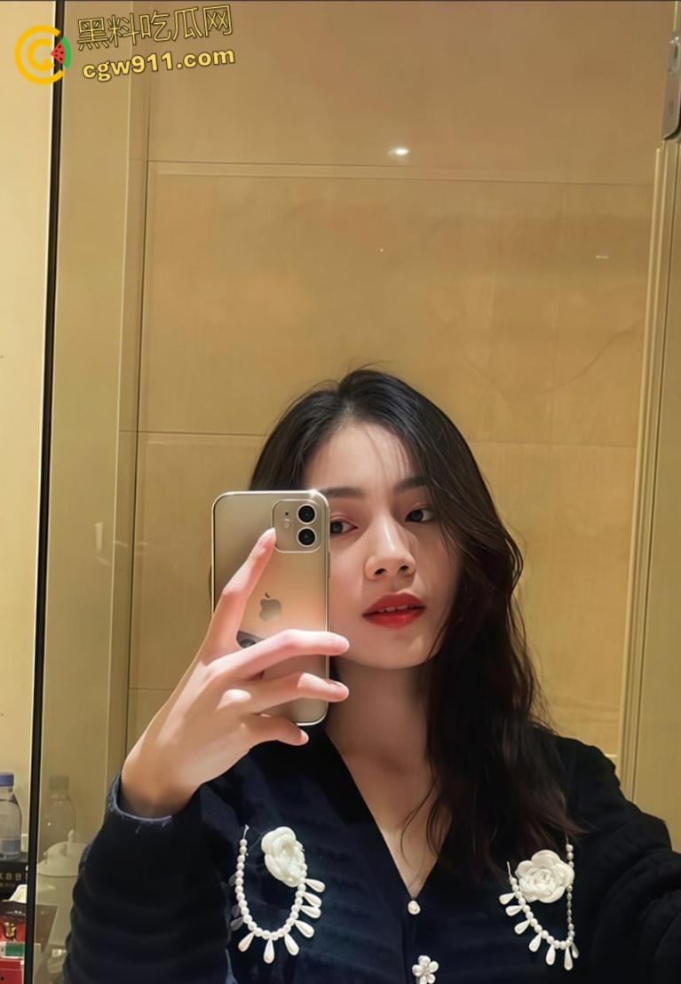 河南高颜值女友【刘敏佳】，遭前男友恶意曝光，出租屋跪舔侍奉，樱桃小嘴裹满龟头，口技精湛堪比专业站街女！