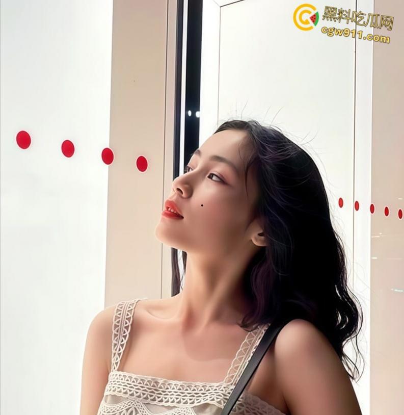 河南高颜值女友【刘敏佳】,遭前男友恶意曝光,出租屋跪舔侍奉,樱桃小嘴裹满龟头,口技精湛堪比专业站街女!