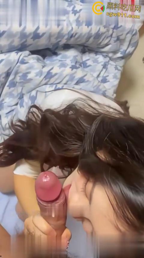 河南高颜值女友【刘敏佳】,遭前男友恶意曝光,出租屋跪舔侍奉,樱桃小嘴裹满龟头,口技精湛堪比专业站街女!