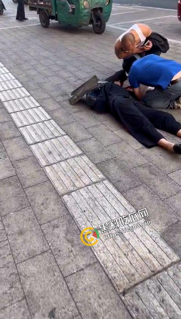 桐乡 男子因纠纷行凶 用榔头猛烈锤击美女律师头部 当场被制服