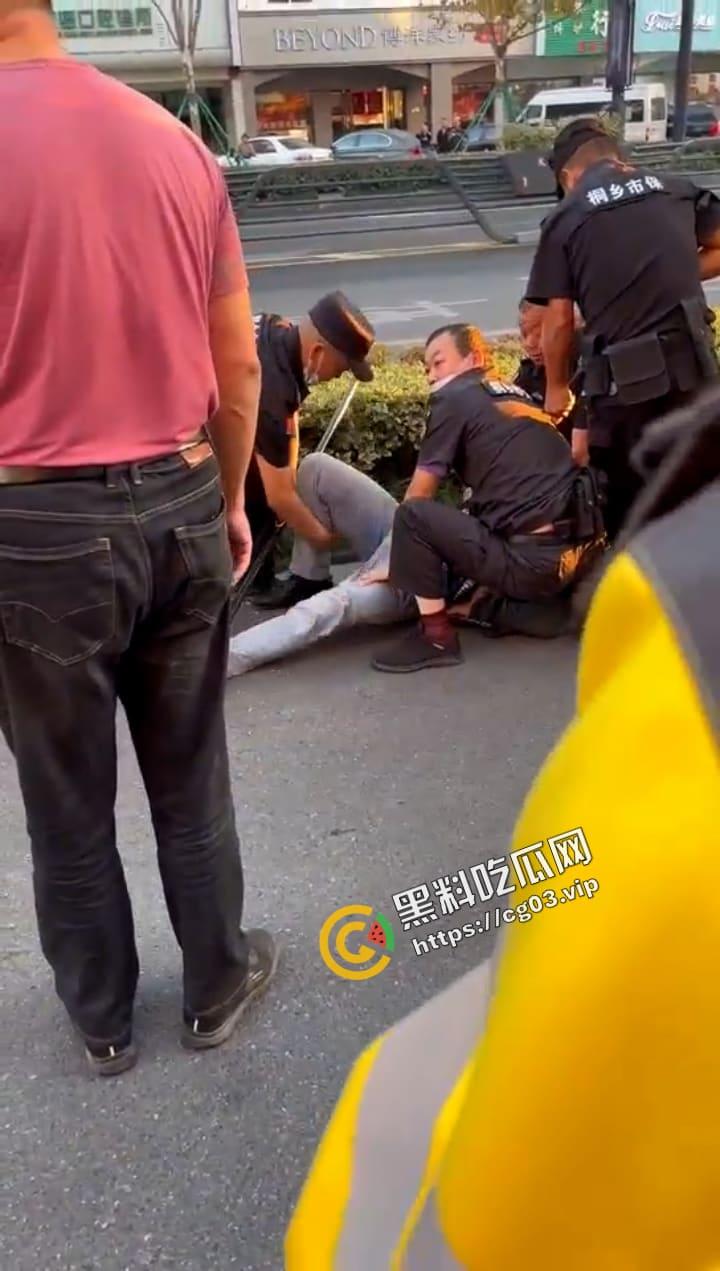 桐乡 男子因纠纷行凶 用榔头猛烈锤击美女律师头部 当场被制服