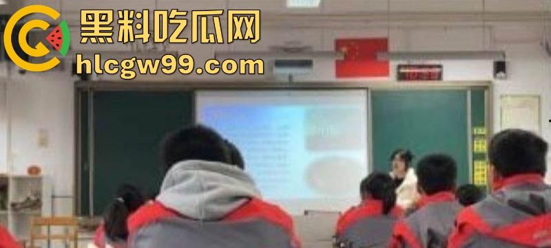 常州实习女大学生【林欣怡】讲台上是气质语文老师 私下是个反差母狗 狗链捆绑口交吃鸡令人乍舌!