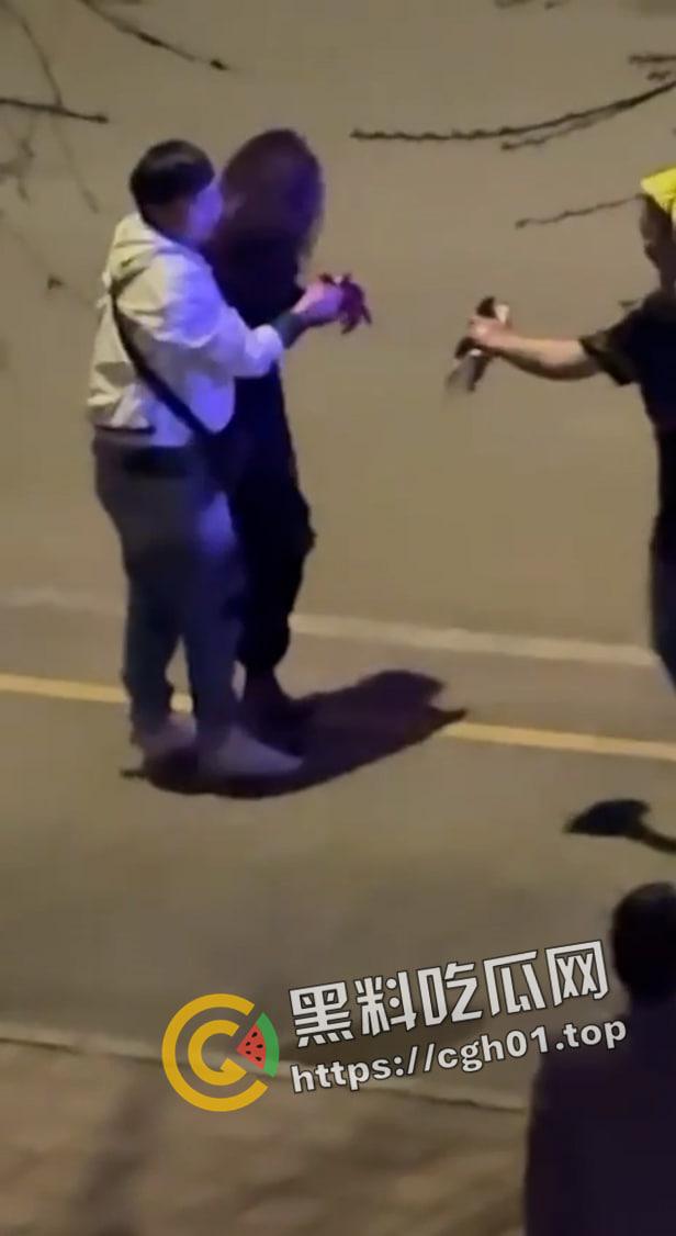 云南曲靖刀仔【张瑞畔】怒杀出轨女友【徐倩倩】发视频说全砍的动脉 手直接断掉 现场视频流出