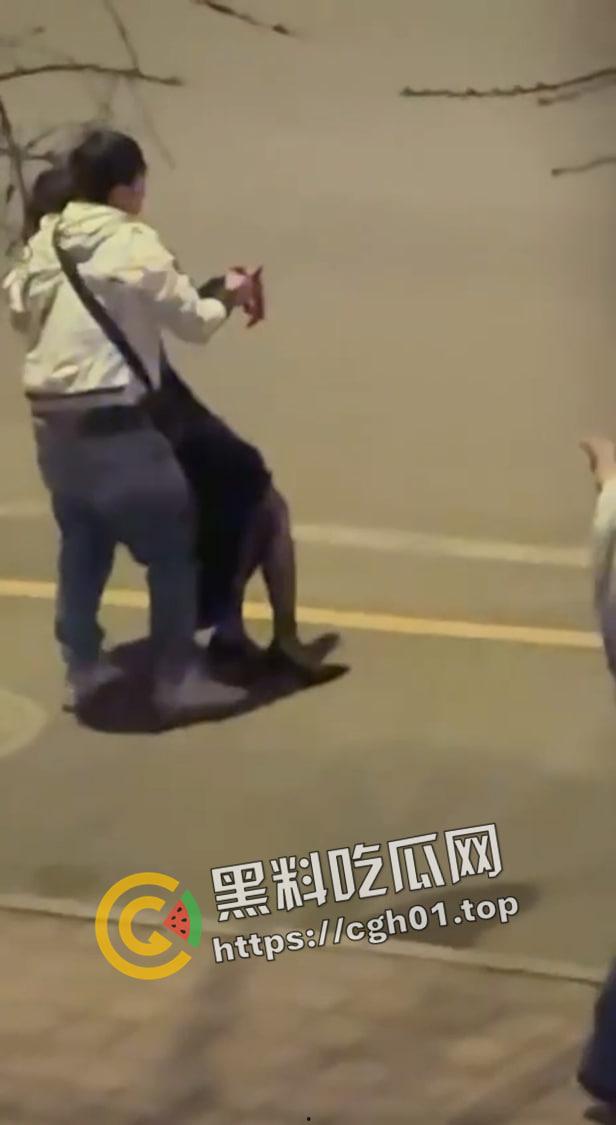 云南曲靖刀仔【张瑞畔】怒杀出轨女友【徐倩倩】发视频说全砍的动脉 手直接断掉 现场视频流出