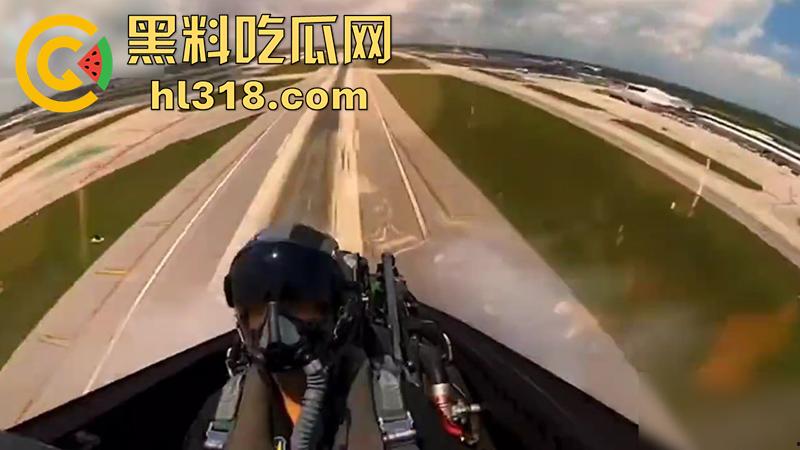 美军女兵【Evelina】,为了吸粉竟然开战斗机,在东京上空放烟花,这要是火了是不是能炸靖国神社了!