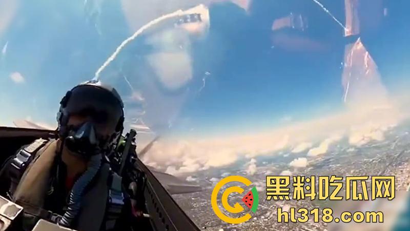 美军女兵【Evelina】,为了吸粉竟然开战斗机,在东京上空放烟花,这要是火了是不是能炸靖国神社了!