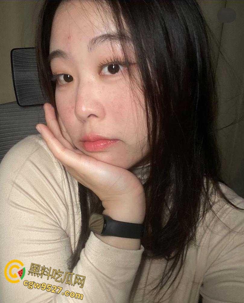 福建师范大学音乐系【叶欣怡】,专约高端局,普通渣男看不上要约就约网红,这大奶子梦中炮架啊!