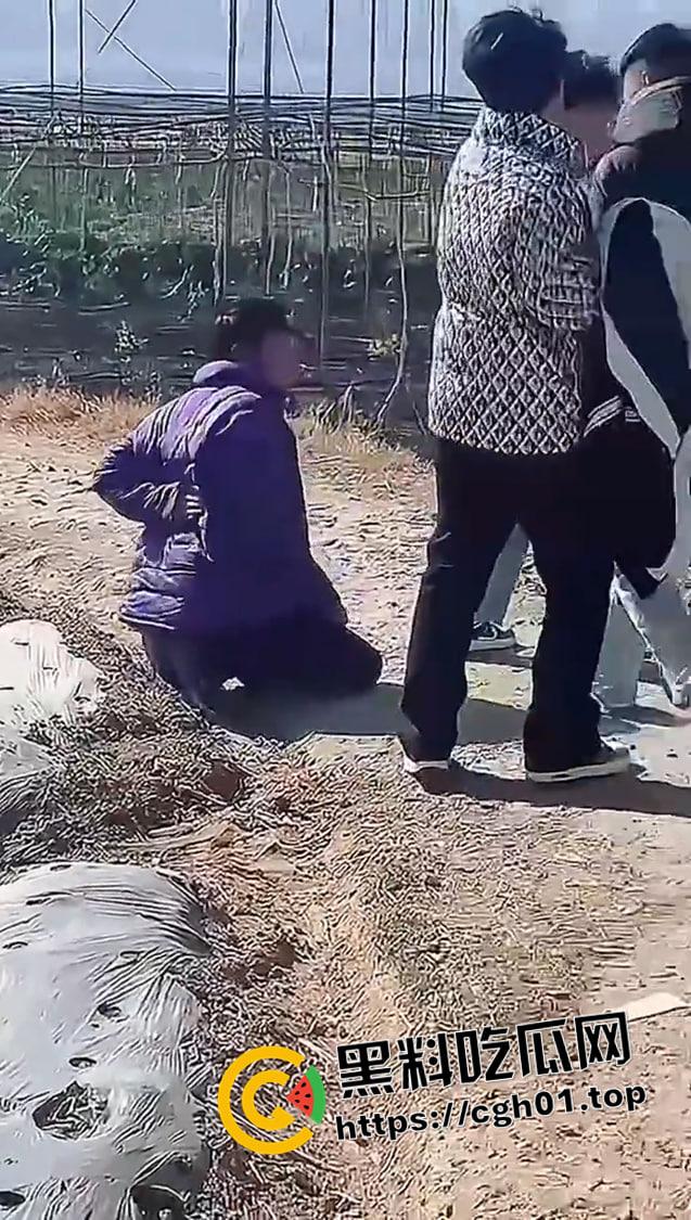 儿子被打 父亲让警察拦着不让回家?四川凉山霸凌事件 愤怒民众包围警察局