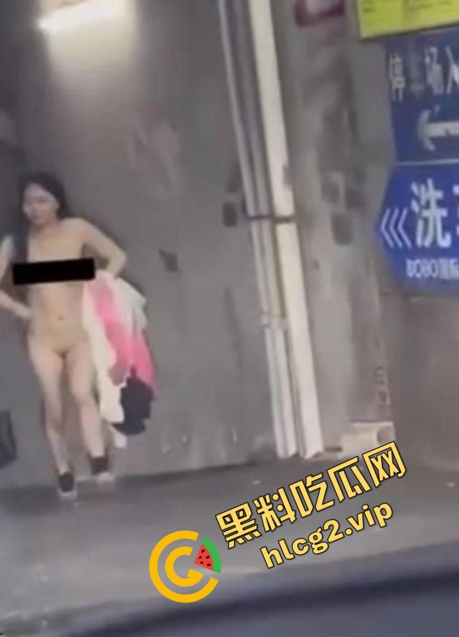 长沙解放西惊现全裸少妇!从地下停车场一丝不挂走上来!是主人的任务还是醉酒闹剧呢?