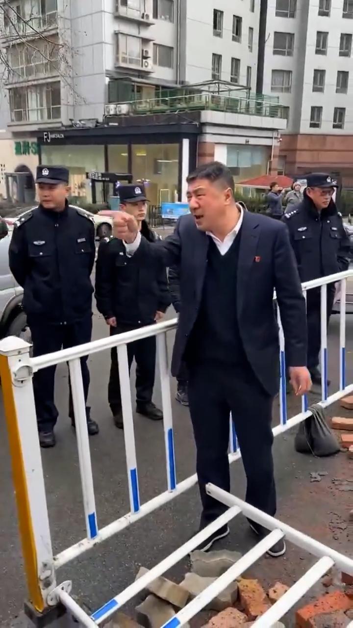 全网封禁!青岛北海违规圈地 领导威胁市民要将其活埋 被封禁视频流出