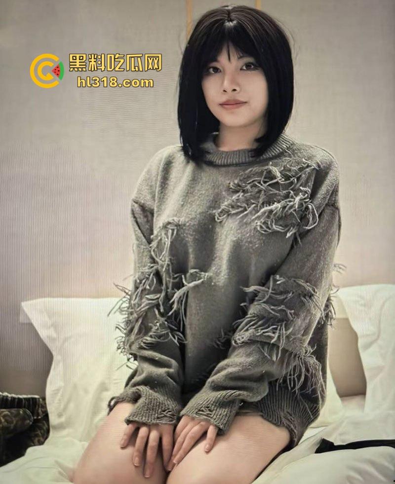 广州性感嫩妹【魏舒莹】性爱自拍分手后惨遭曝光，完美露脸激烈性爱，后入狂草肥臀堪称视觉盛宴！