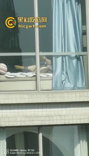 瓜友用华为手机偷拍邻居女孩看毛片自嗨！真TM清晰，以后干这事还是把窗帘拉上！这波偷拍真遥遥领先！