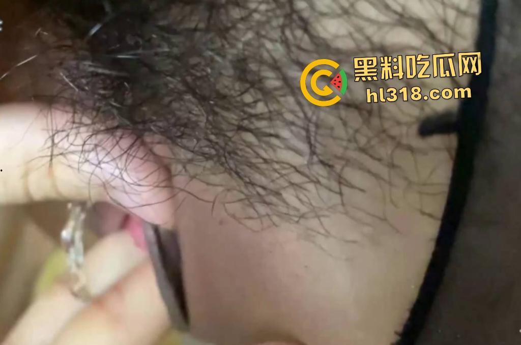 海角丑男凭借大鸡巴就能约操极品人妻少妇,丰乳肥臀穿上连体情趣内衣,操的直接喷水!