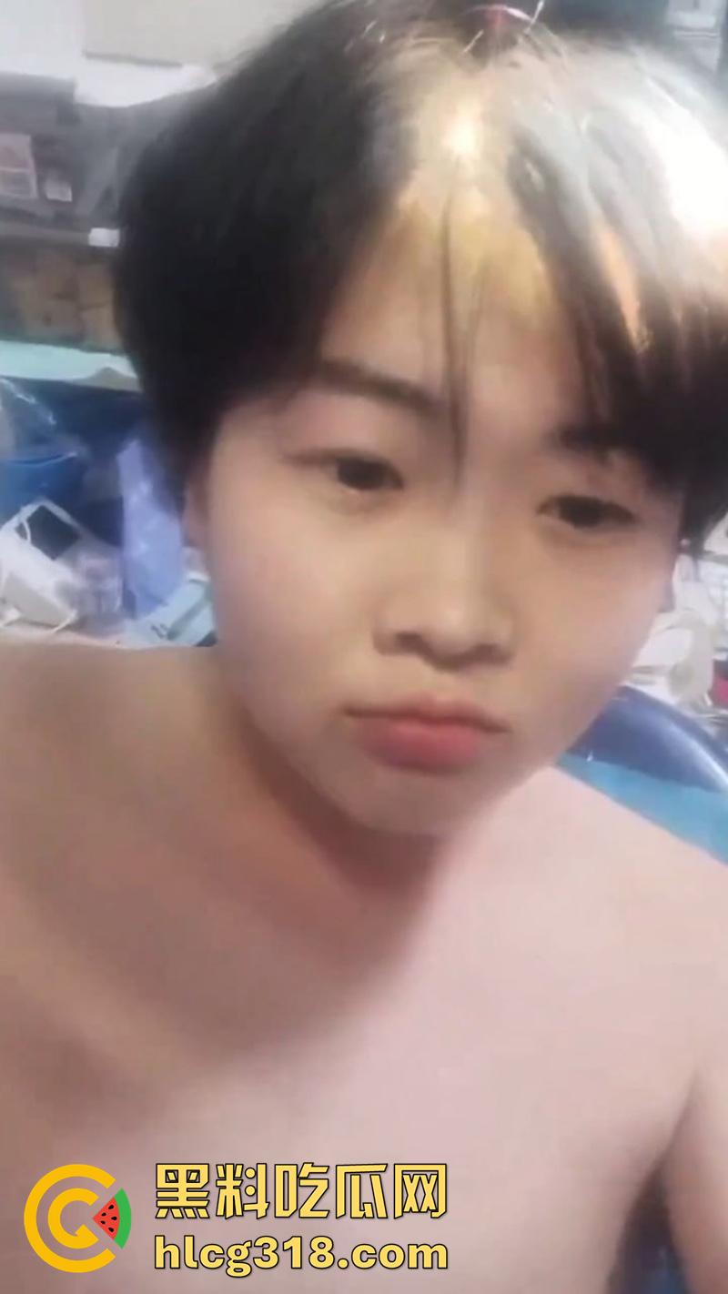 广西猛男刀切小鸡鸡，00后小火竟自己动手割下鸡巴，还给女友口交玩弄，现在都玩这么变态了么！