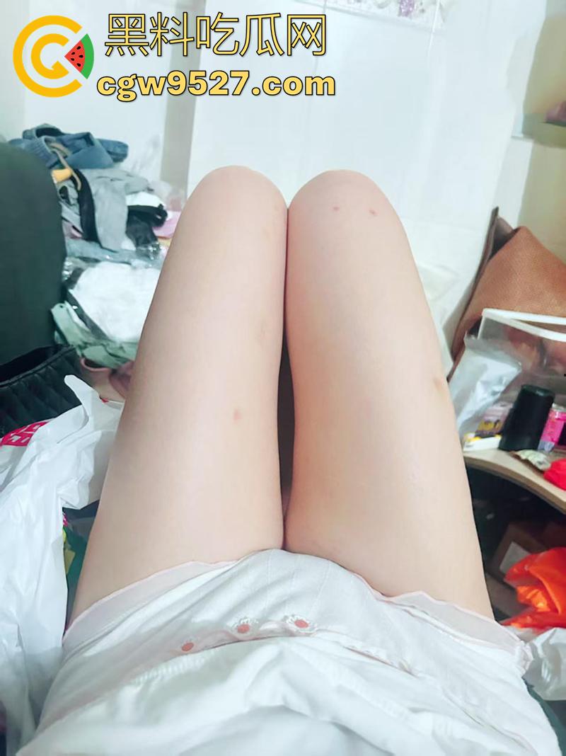 真实叔嫂乱伦,大神【人民日鲍】,借口住在哥哥家,努力数月终于拿下25岁大嫂,皮肤白皙美腿性感身材超棒!