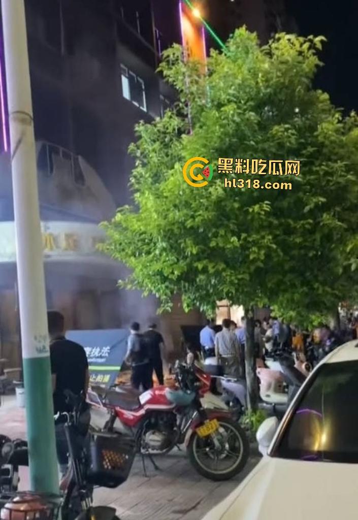 广州小伙去足浴找技师打飞机爽过头猝死,女技师神级手活三分钟撸爆,这体质还去找技师?