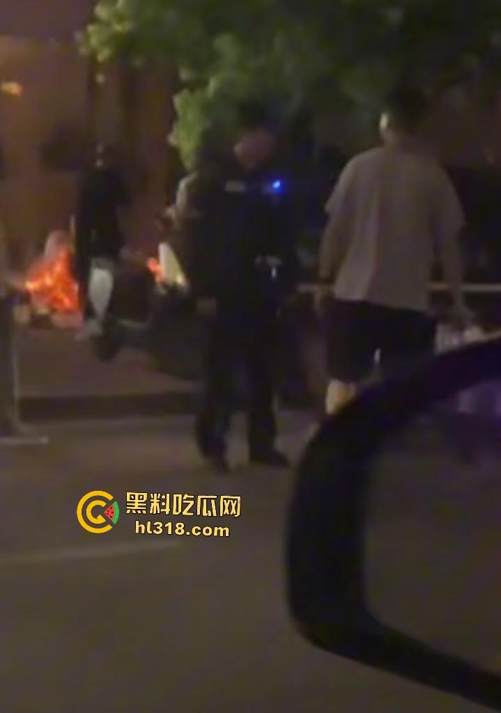 广州小伙去足浴找技师打飞机爽过头猝死,女技师神级手活三分钟撸爆,这体质还去找技师?