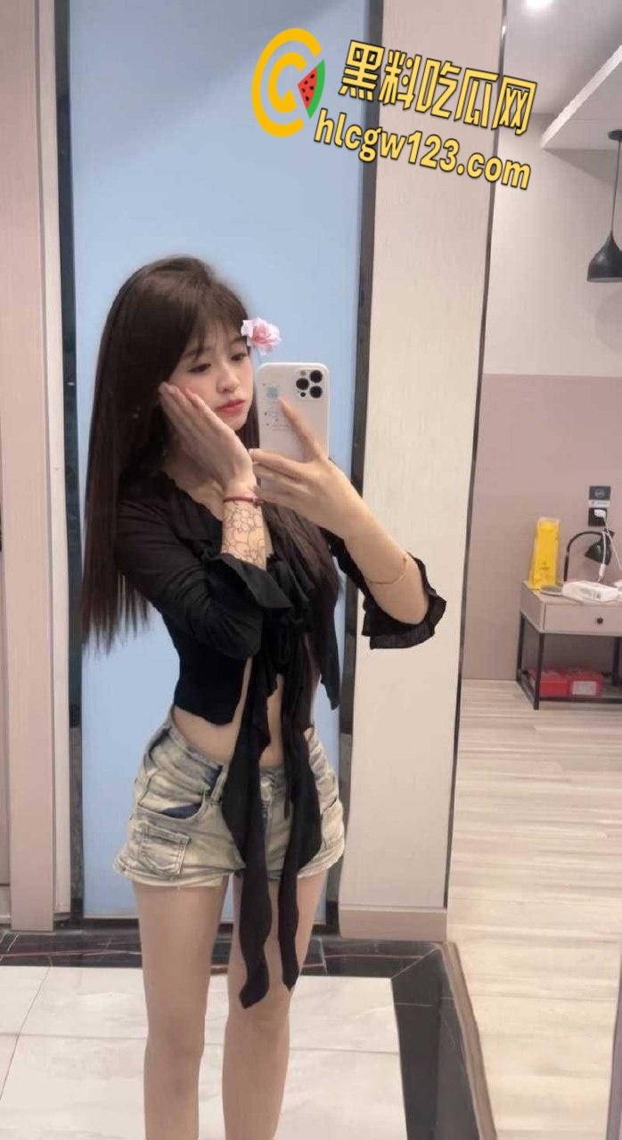 四川旅游学院【陈蓓元】,有着清纯外表却下海做外围,包一夜不做高端也不卖低廉逼价!