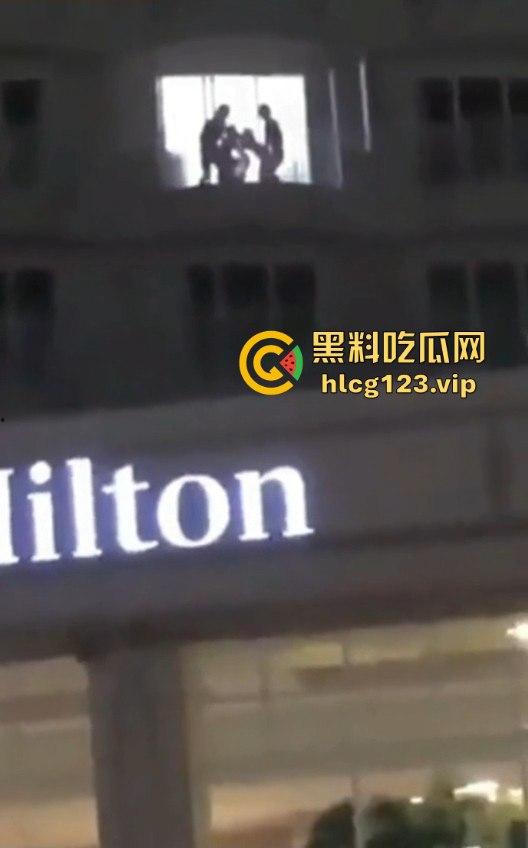 兄弟双飞皮影戏?希尔顿VIP才能看到的画面,有钱人果然懂得玩花样!