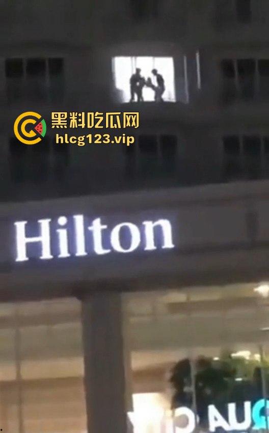 兄弟双飞皮影戏?希尔顿VIP才能看到的画面,有钱人果然懂得玩花样!