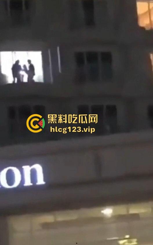 兄弟双飞皮影戏?希尔顿VIP才能看到的画面,有钱人果然懂得玩花样!