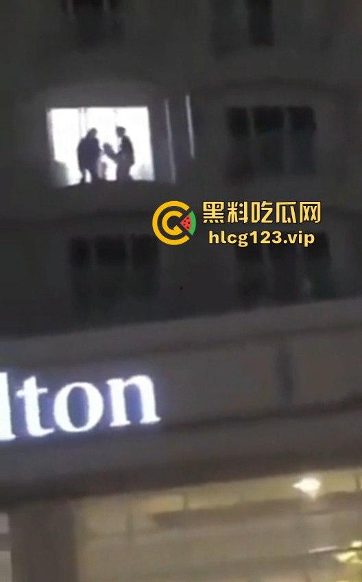 兄弟双飞皮影戏?希尔顿VIP才能看到的画面,有钱人果然懂得玩花样!