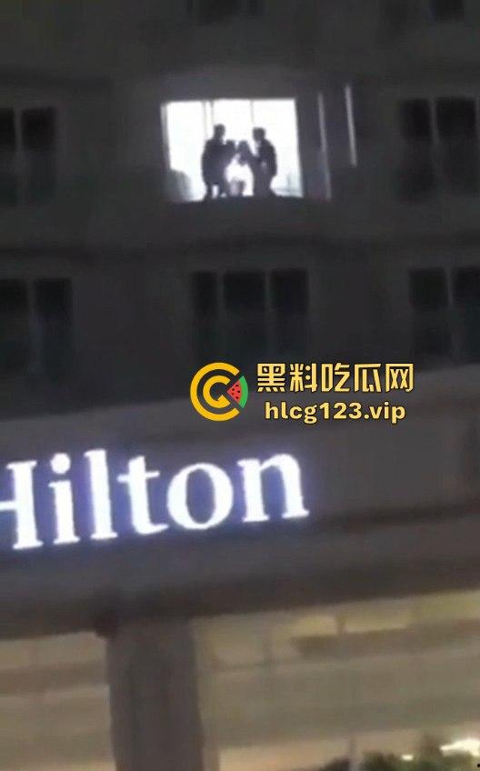 兄弟双飞皮影戏?希尔顿VIP才能看到的画面,有钱人果然懂得玩花样!