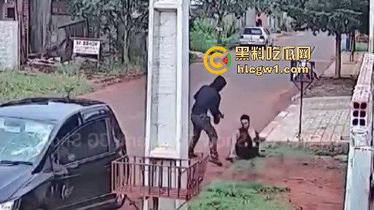 死侍附体的墨西哥硬汉!被车撞又挨两枪屁事没有,AK卡膛气得杀手怀疑人生,简直把杀手心态直接崩了!