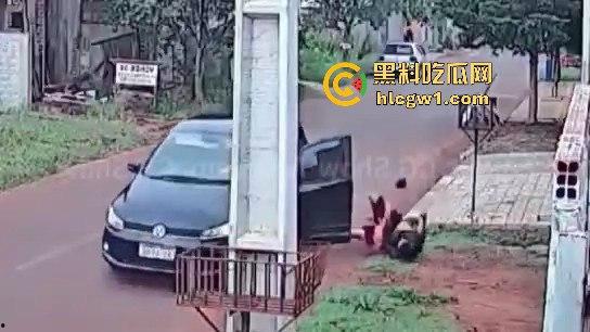 死侍附体的墨西哥硬汉!被车撞又挨两枪屁事没有,AK卡膛气得杀手怀疑人生,简直把杀手心态直接崩了!