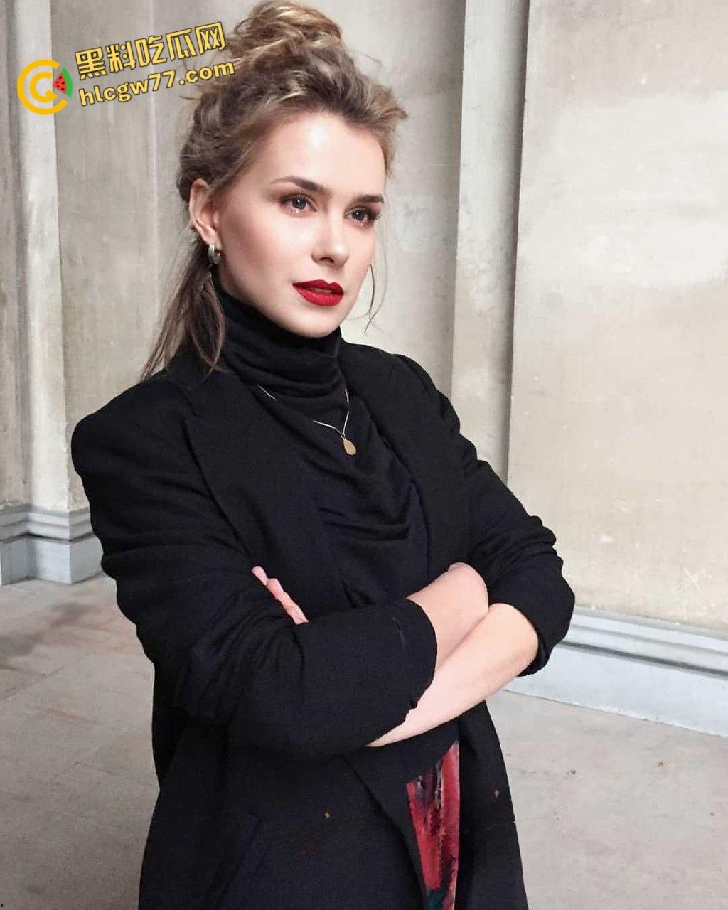 俄罗斯女神【迈克尔·莫罗内】大胆全裸露点床戏,那些为艺术献身的女明星!