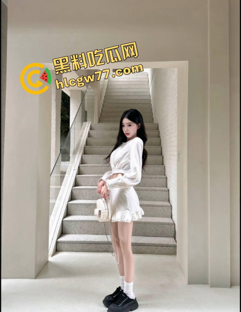 小姨子浪得离谱,表情骚得像A片女主表情比动作还骚,无套骑射主动求操,姐夫我真绷不住了!