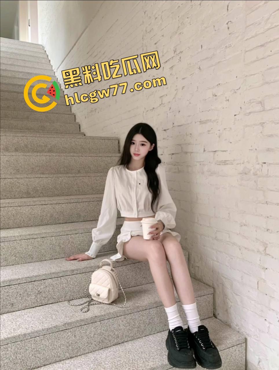 小姨子浪得离谱,表情骚得像A片女主表情比动作还骚,无套骑射主动求操,姐夫我真绷不住了!