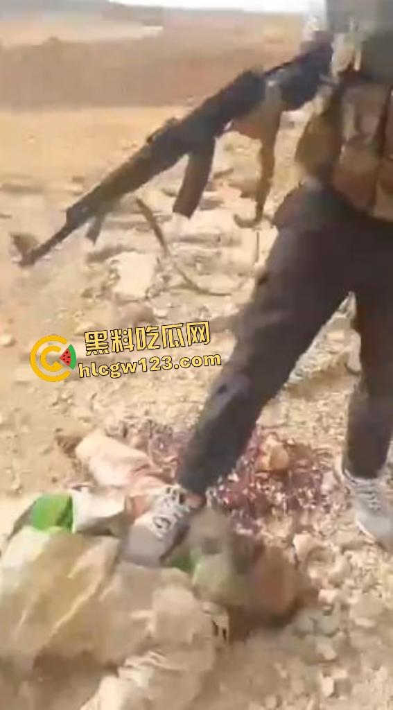 加沙暴徒踩以色列人质如蹦床!分尸虐杀血腥,扬言以色列人是孬种!