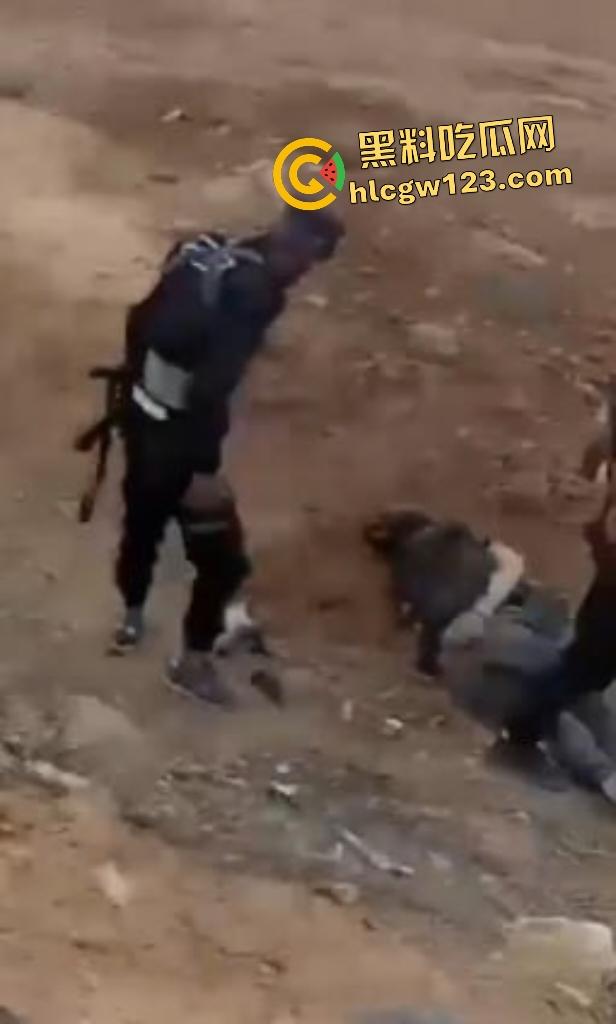 加沙暴徒踩以色列人质如蹦床!分尸虐杀血腥,扬言以色列人是孬种!