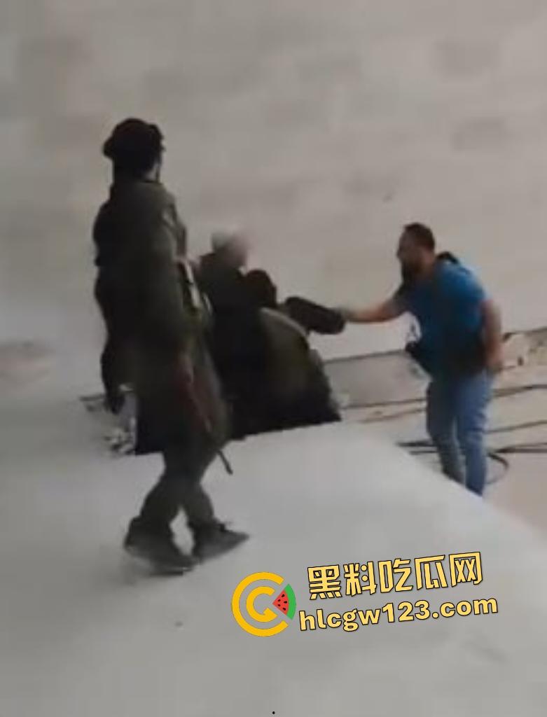 加沙暴徒踩以色列人质如蹦床!分尸虐杀血腥,扬言以色列人是孬种!