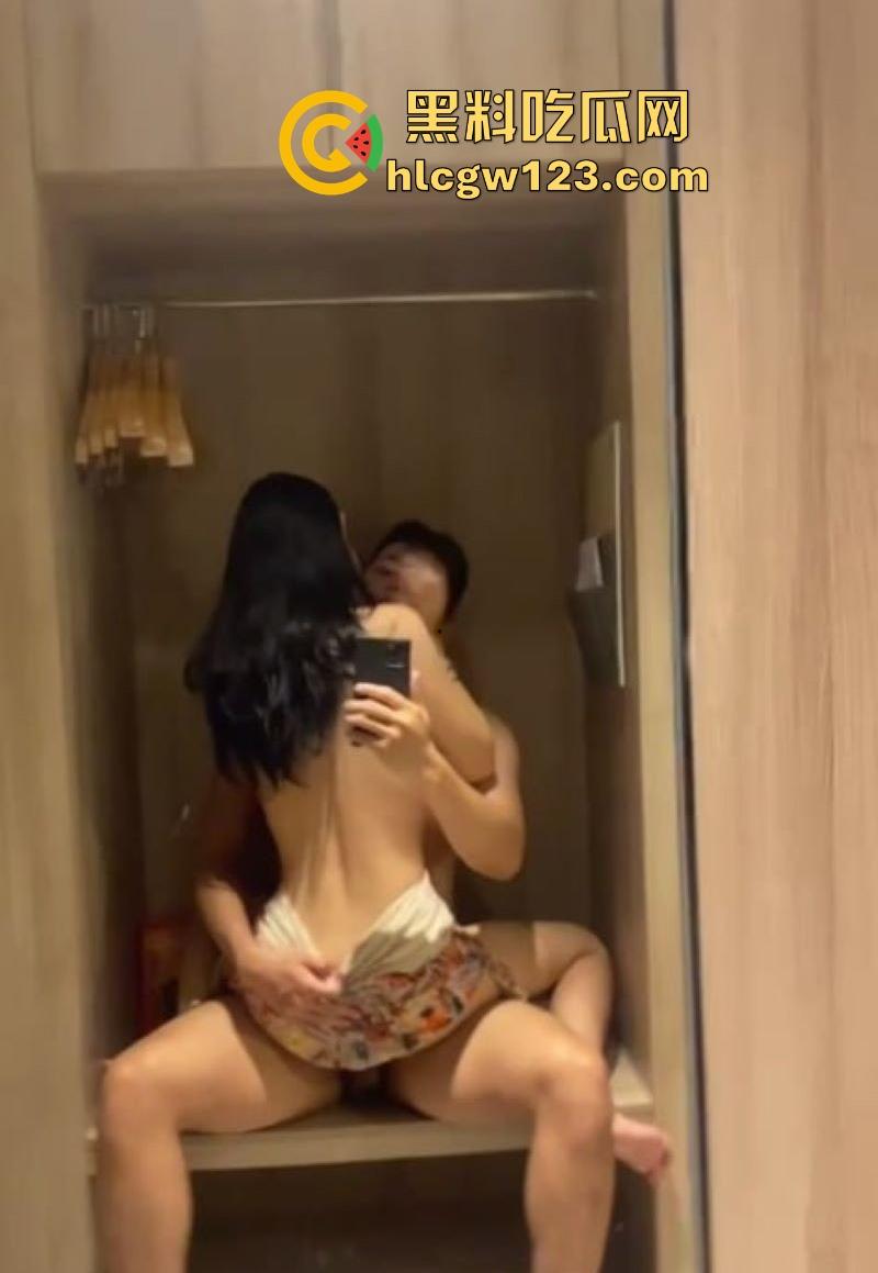 推特大神约炮高颜值女神！巨乳翘臀肤白如雪 被站立后入狂蹬 淫水四溢 把极品女神玩弄股掌之间 ！