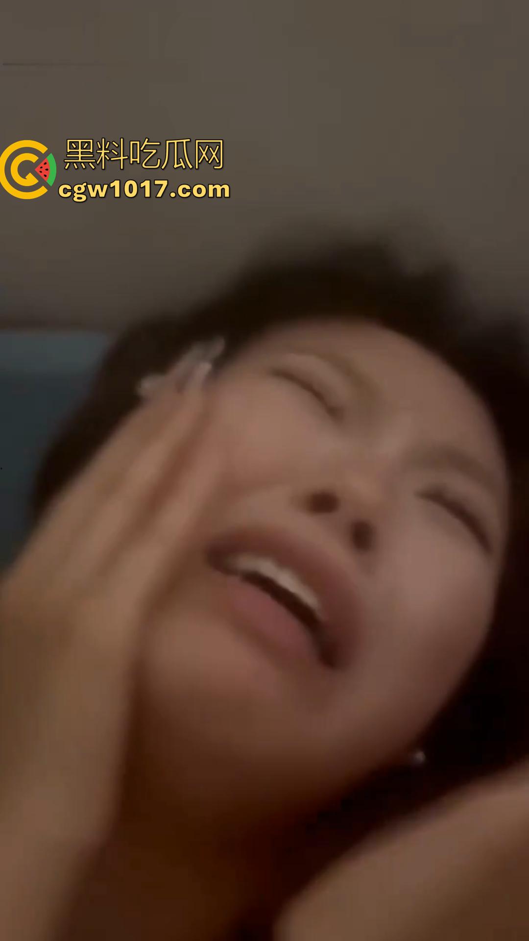 极品嫩妹性爱视频流出!男友做爱时掐脖子扇脸 直接暴力调教, 嫩妹一边被打一边被操 直接哭着说不做了要分手!